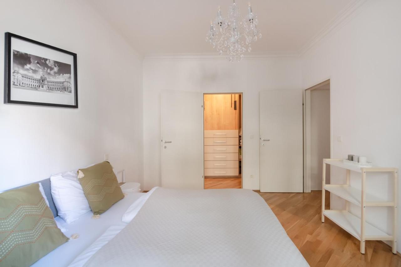 Appartamento Absolute Ruhelage Im Zentrum Mit Parkplatz Vienna Esterno foto